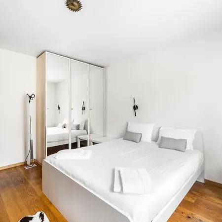 3bedr Private Parking Slopes Access Apartment